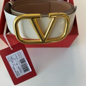 Authentic NWT Valentino Vlogo Reversible belt